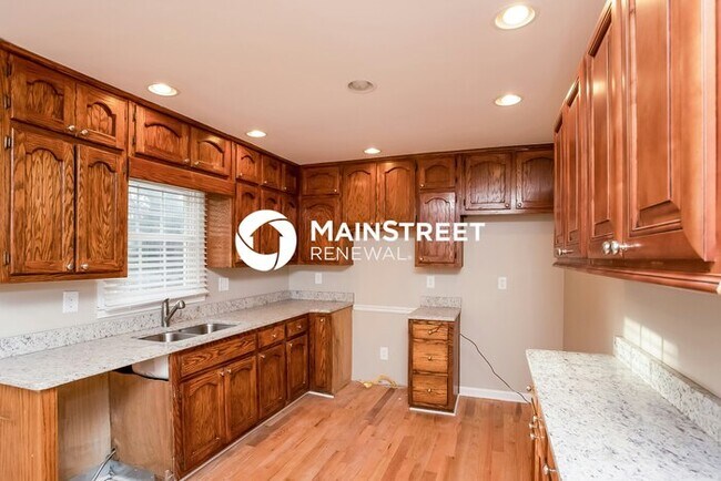 Foto del edificio - 4 Bedroom Pet-Friendly Home in Kennesaw, GA with Main Street Renewal
