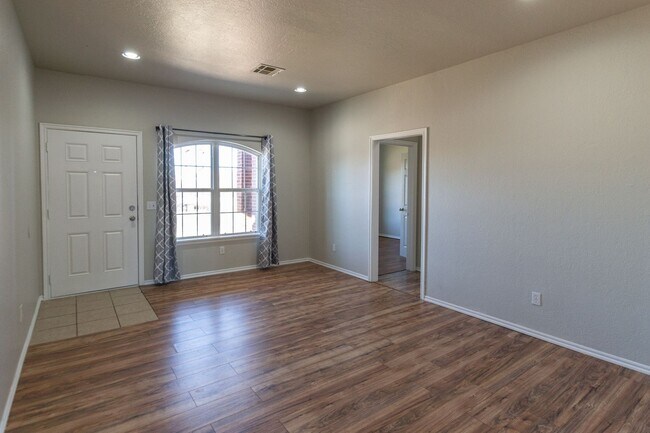 Foto del edificio - Beautiful 3 Bed 2 Bath Home in OKC!