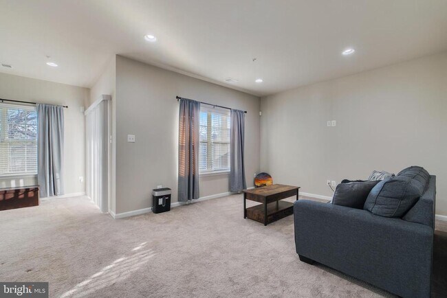 Foto del edificio - 4236 Winding Waters Terrace