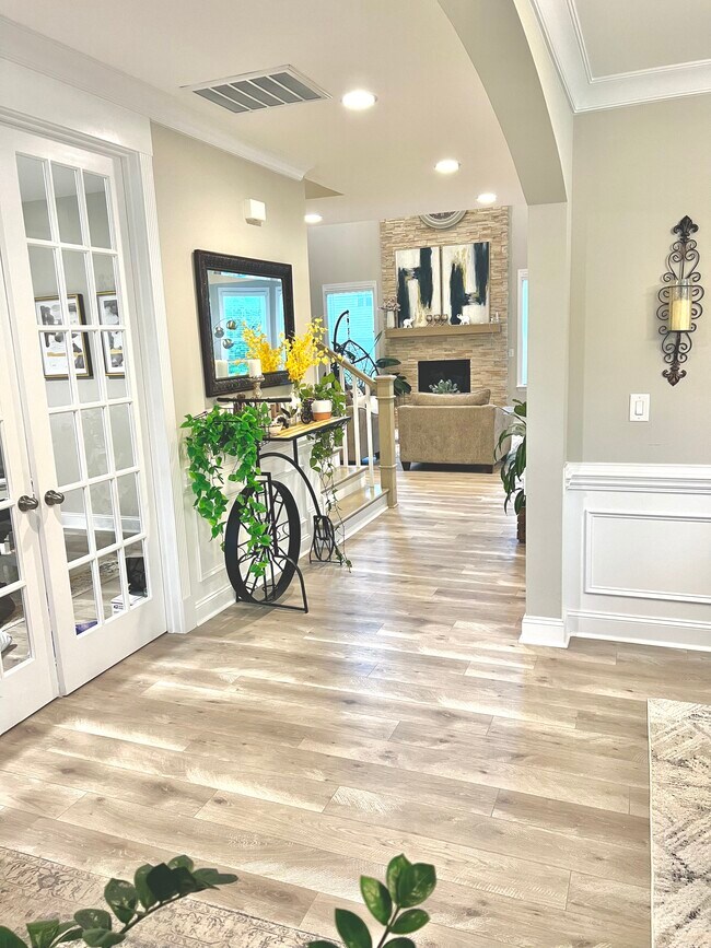 Building Photo - 4745 Kingswood Dr
