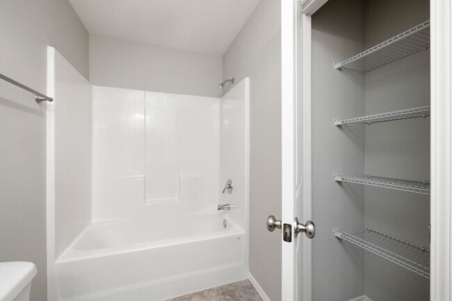 Foto del edificio - Fully Fenced 3 Bedroom Duplex