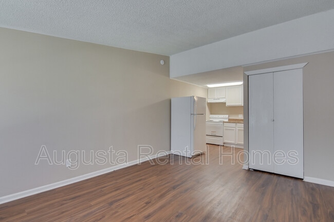 Building Photo - 113 Fister Ct