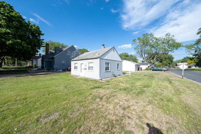 Building Photo - 8247 Wentworth Ave S