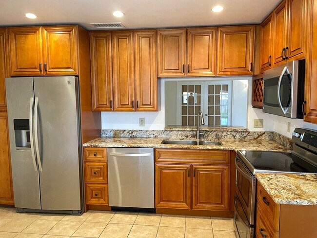 Building Photo - Easy Living in Palm Beach Gardens—Minutes ...