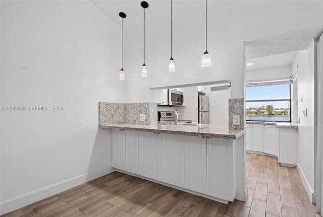 Building Photo - 889 Hamilton Dr