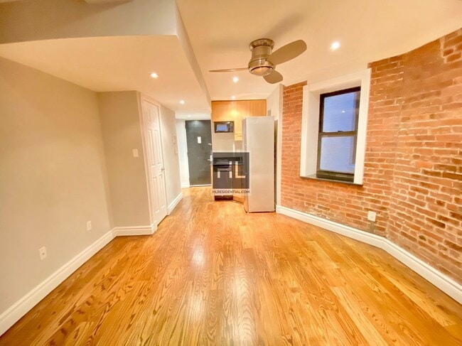 Building Photo - East 25th Street