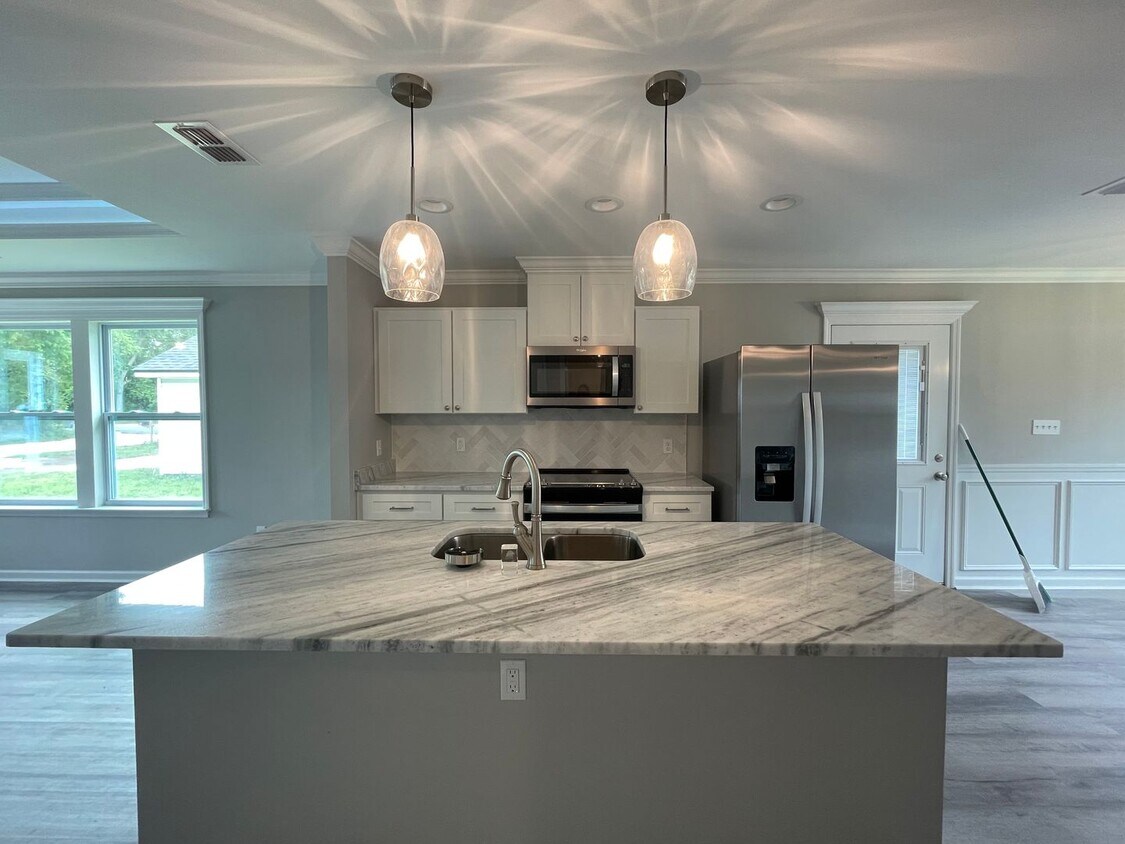 Foto principal - COMING SOON — FALL IN LOVE WITH YOUR NEW HOME!