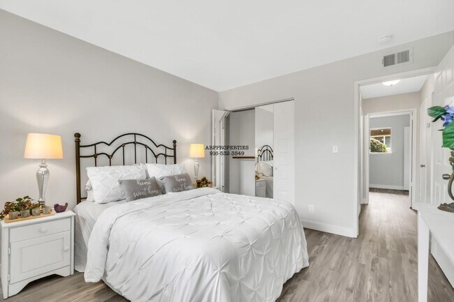 Building Photo - 4722 Greenholme Drive, Unit 1