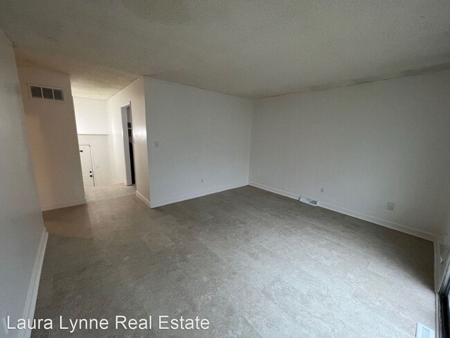 Building Photo - 2 br, 1 bath House - 1104 E South Ave