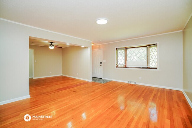 Building Photo - 5274 Hedgewood Rd