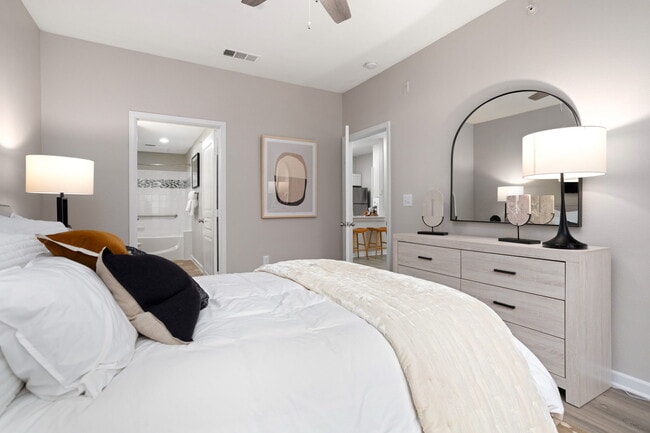 Building Photo - Niche Building Photo - Niche