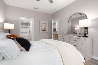 Building Photo - Niche