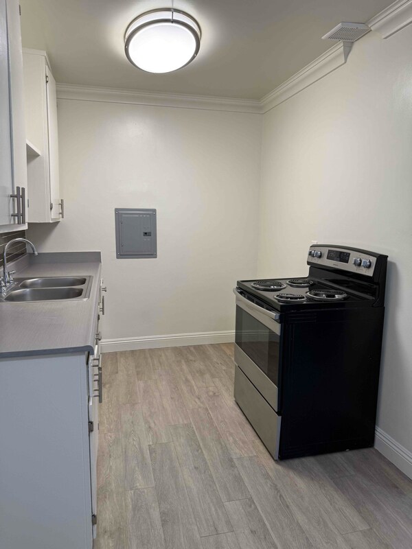 Foto principal - 8820 Topanga Canyon Blvd