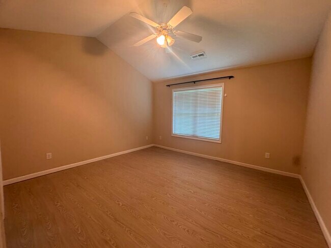 Foto del edificio - 547 Lockwood Dr