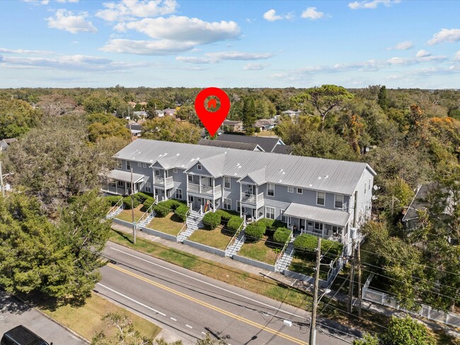 Building Photo - 945 N Fern Creek Ave