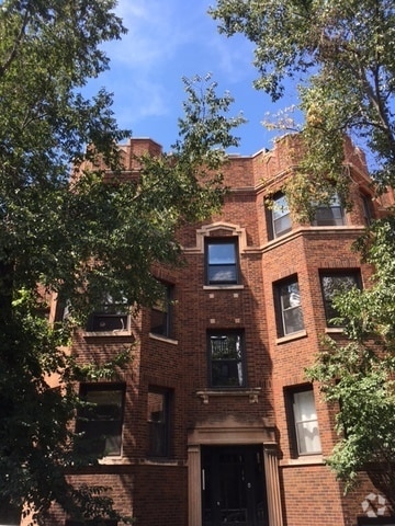 Building Photo - 640 W Roscoe St