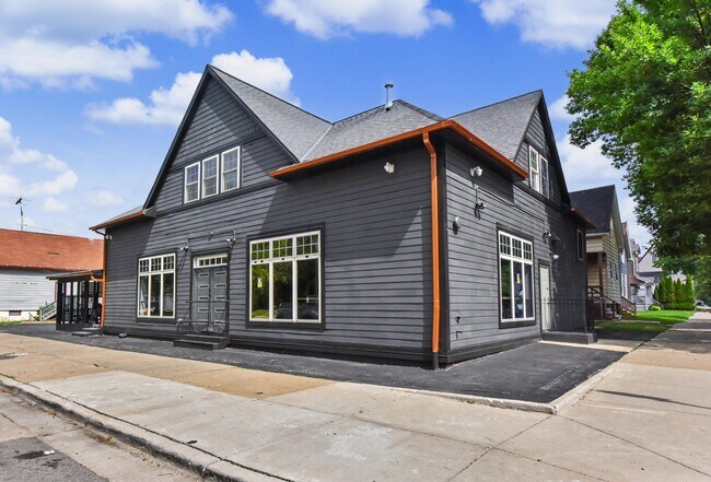 Building Photo - 502A W Garfield Ave