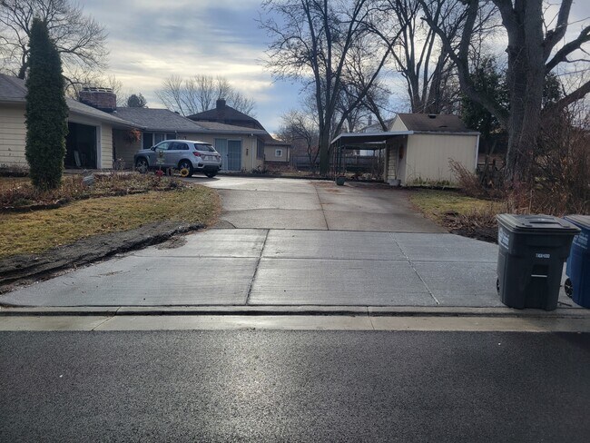 Foto del edificio - 2123 Eileen Rd