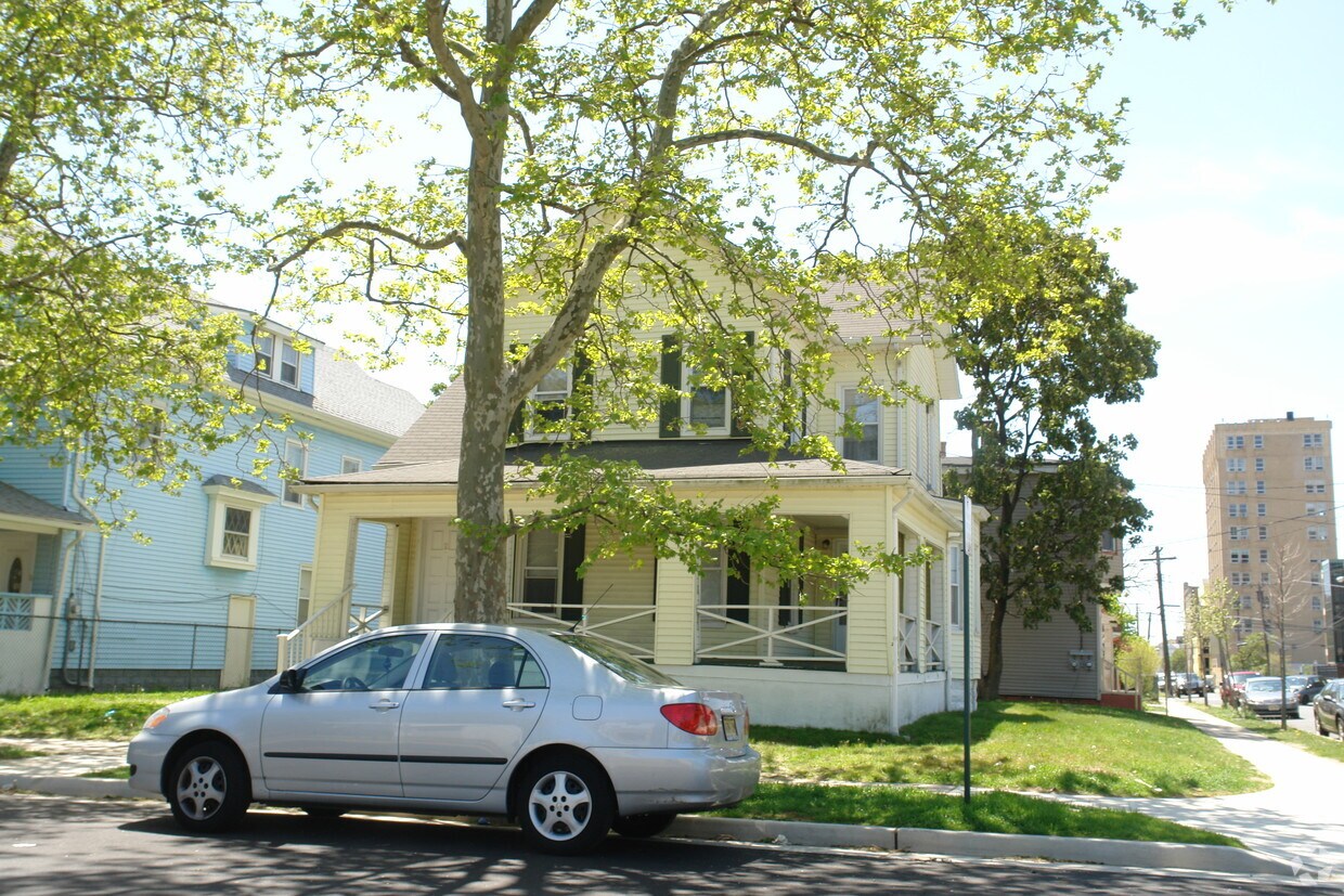Primary Photo - 515 Sewall Ave