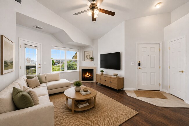 Foto del edificio - $1,595.95, 1 Bed, 1 Bath Condo in Aurora with In Unit Laundry and Pool Access!