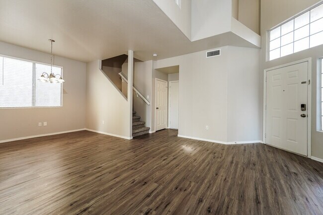 Foto del edificio - 2151 E Briarwood Terrace