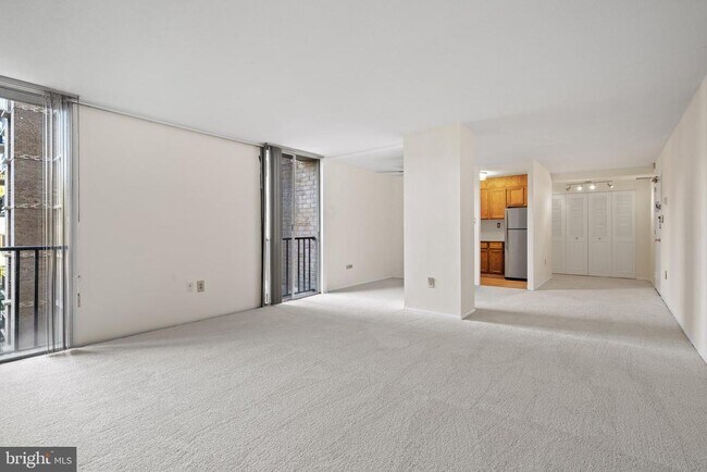 Building Photo - 4600 S Four Mile Run Dr