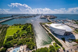 Building Photo - 900 Biscayne Blvd