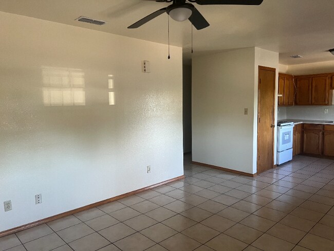 Foto del edificio - 1000 Wild Rose Ln
