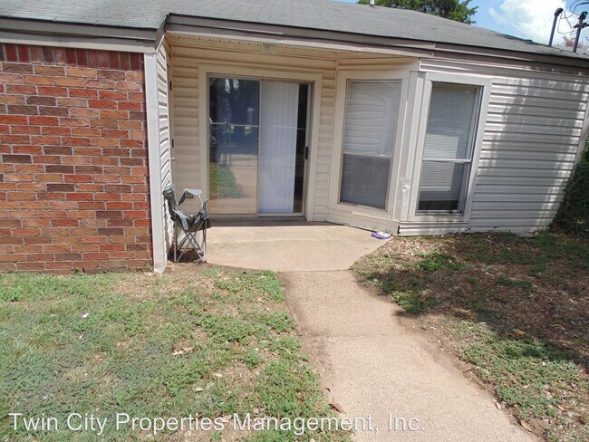 Building Photo - 2606 Pecan Knoll St