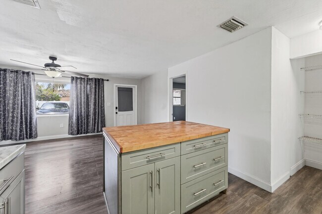 Building Photo - 4364 N Mary Cir