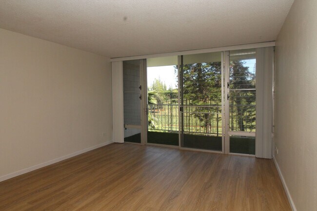 Foto del edificio - 3 bedroom - 2 bath - with 2 PARKING STALLS!