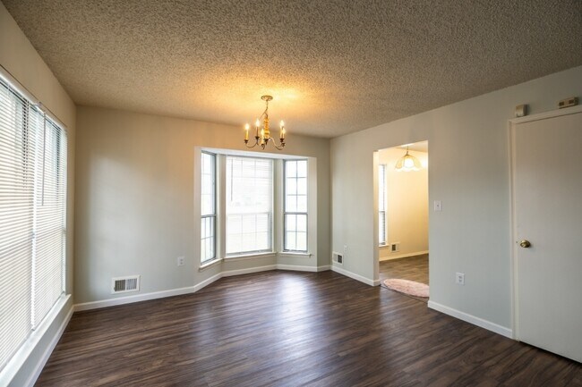 Foto del edificio - 361 Hadleigh Ln