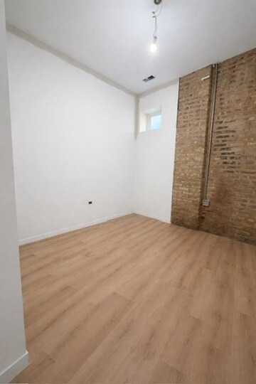 Foto del edificio - 22-26 N Pulaski Rd