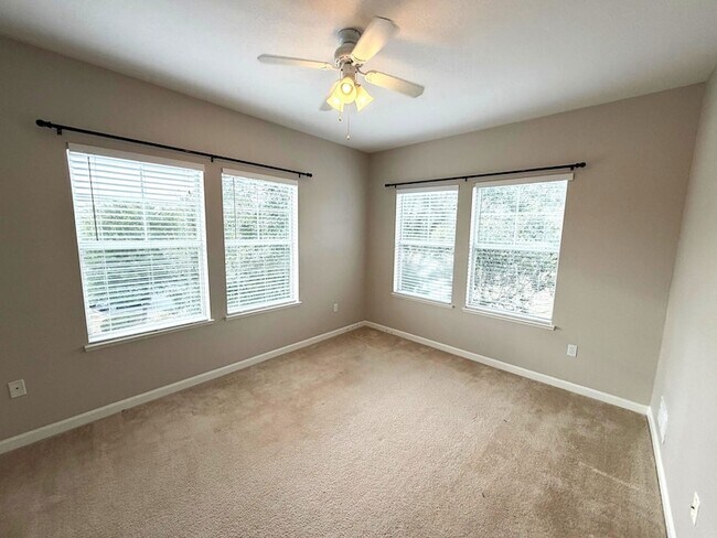 Foto del edificio - 2801 Chancellorsville Dr