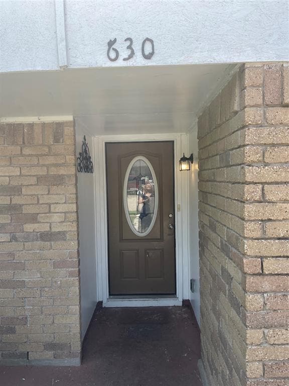 Building Photo - 630 Valley View Dr