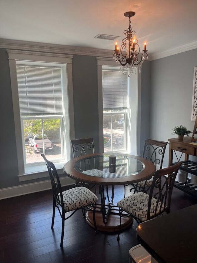 Foto del edificio - Available now. Beautiful, FURNISHED 2 BR/2...
