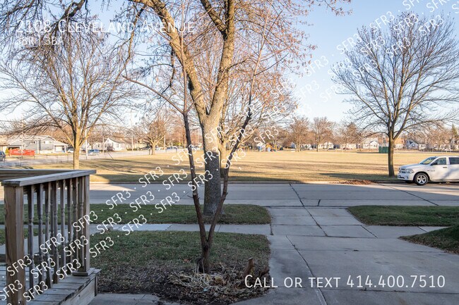 Building Photo - Don't miss this stunning & fully renovated...
