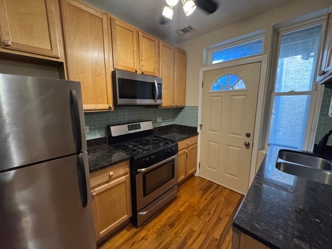 Building Photo - 2257 W Rosemont Ave