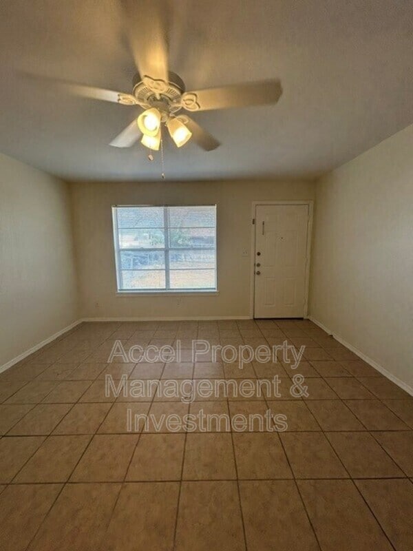 Building Photo - 2409 Gumwood Ave W