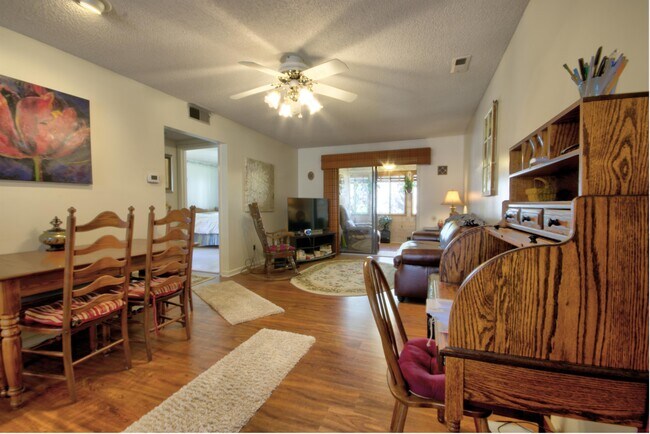 Foto del edificio - 49 Lake Dr