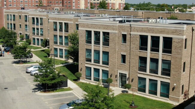 Foto del edificio - 6535 W Dickens Ave