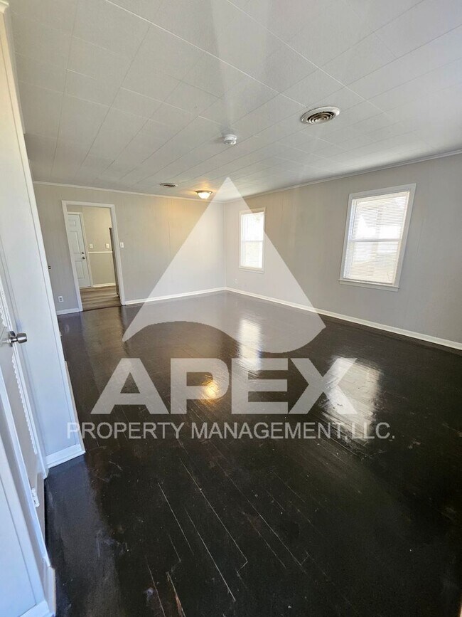 Building Photo - Craftsman Style 2 Bd 1- Ba Single Family H...