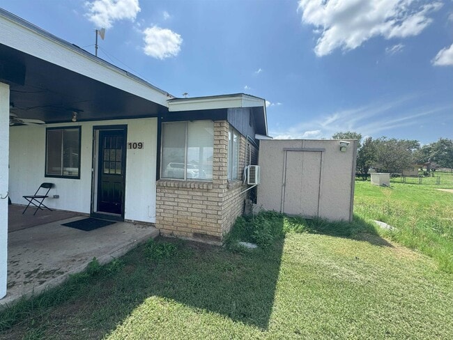 Building Photo - 109 Logan Dr