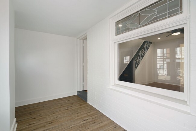 Building Photo - 940 S Paxon St