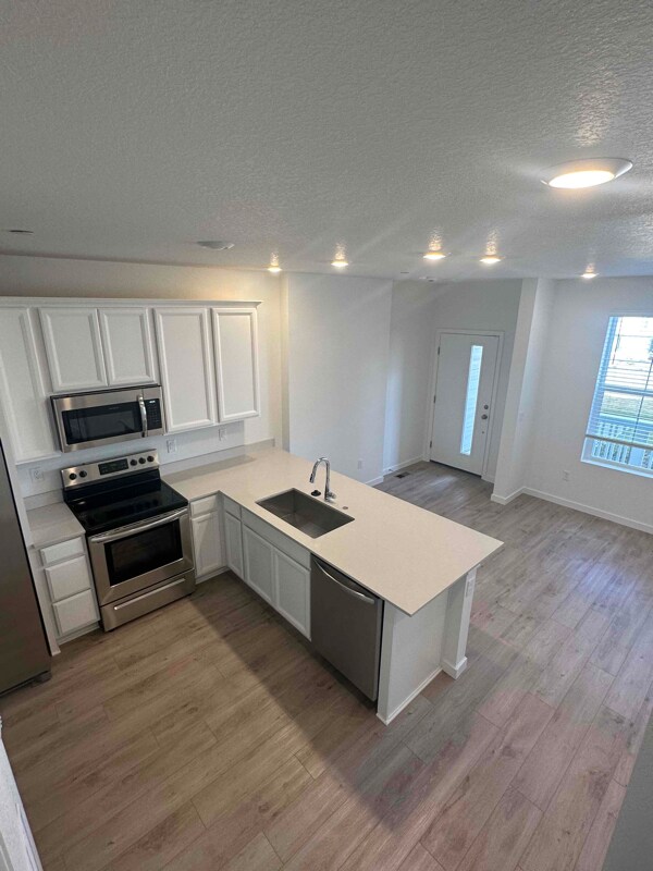 Building Photo - 5400 Euclid Dr