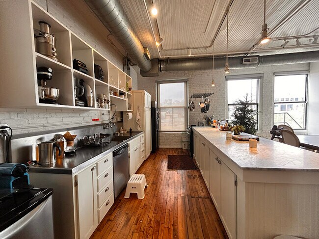 Foto del edificio - 1800 Central St