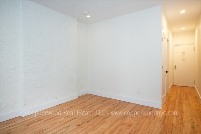 Building Photo - 428 E 89th St