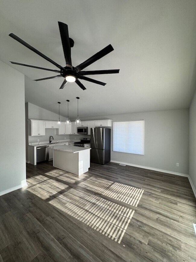 Foto del edificio - 2 Bedroom, 2 Bathroom Home- Cedar Lake, IN
