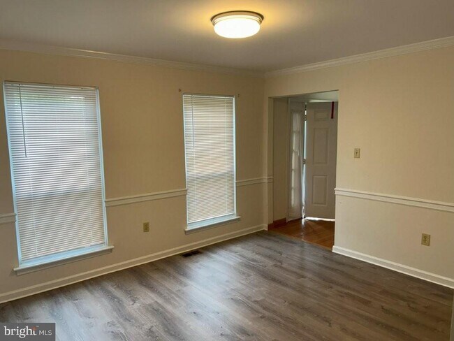 Building Photo - 12 Sumac Ct