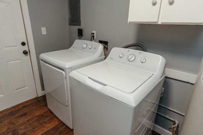 Building Photo - 2330 N Flora Ave